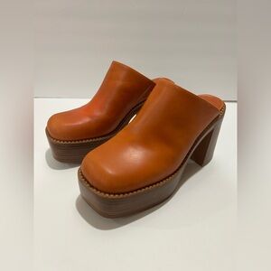 Jeffrey Campbell Orange Platform Clogs 8.5 women's slip on sandals closed toe